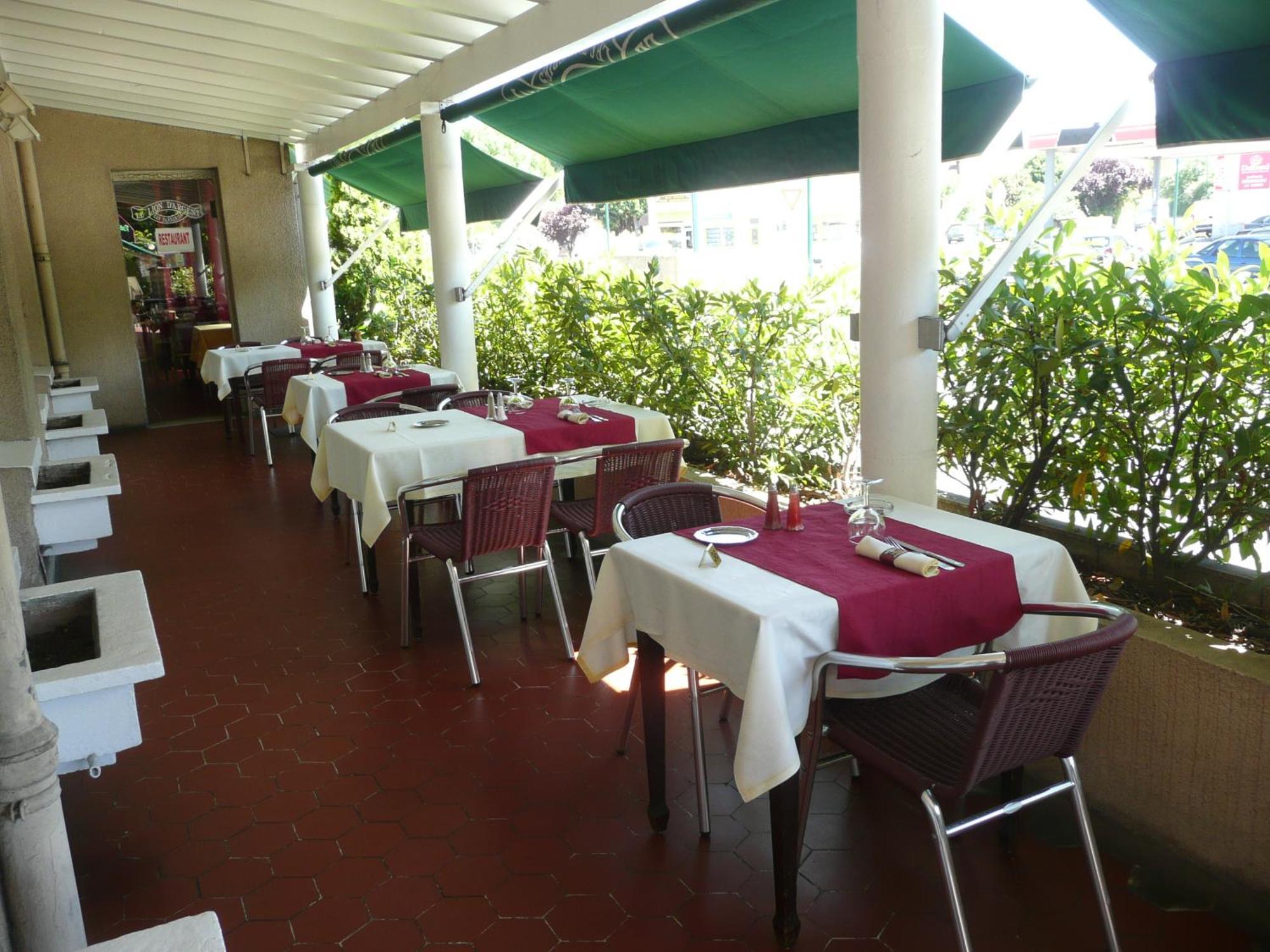 Logis Hotel Restaurant Du Lion D'Argent Et Des Tanneries La Châtre Kültér fotó